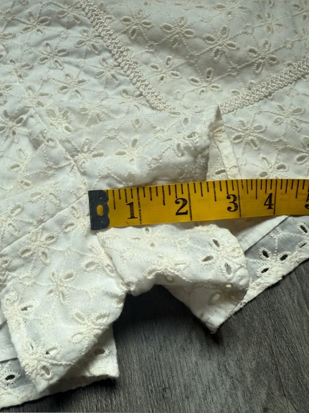 ZARA High Waisted Shorts Cream Eyelet Embroidered Medium Preppy Coastal